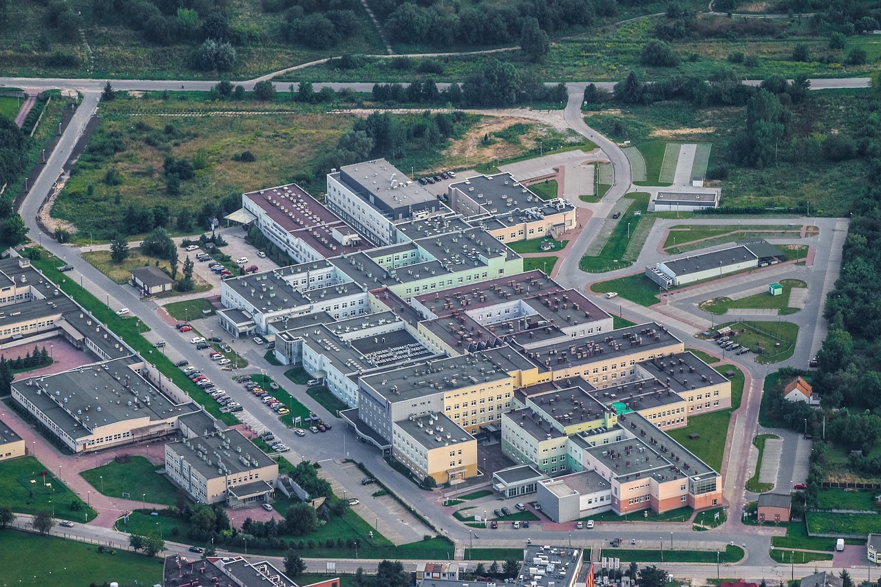 Hospital staff using tablets and medical equipment over private 5G